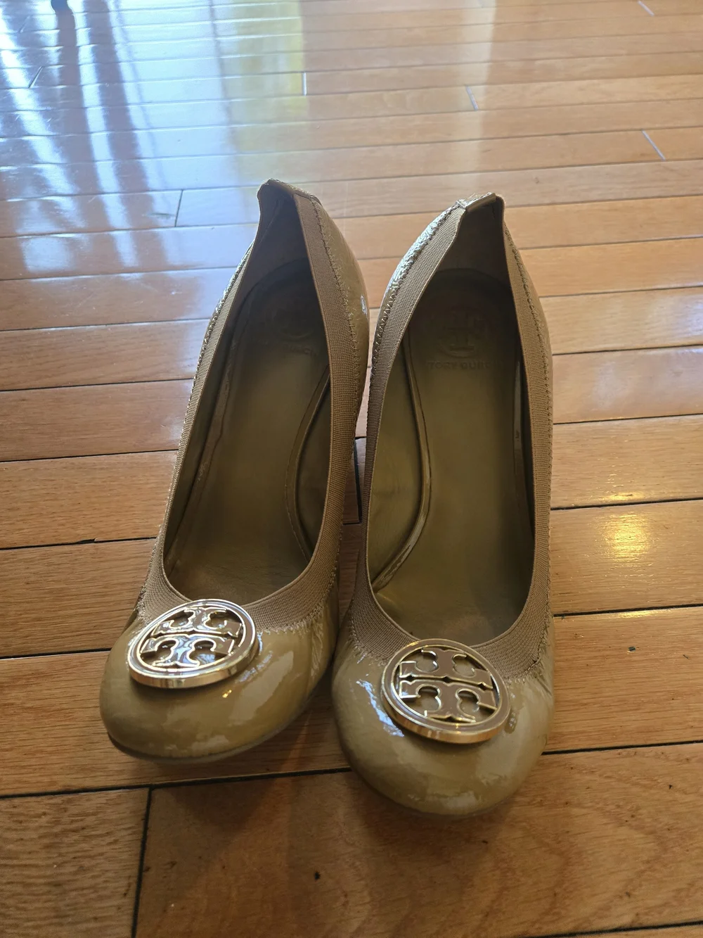 Tory Burch Tan Patent Round-Toe Pumps with Gold Logo